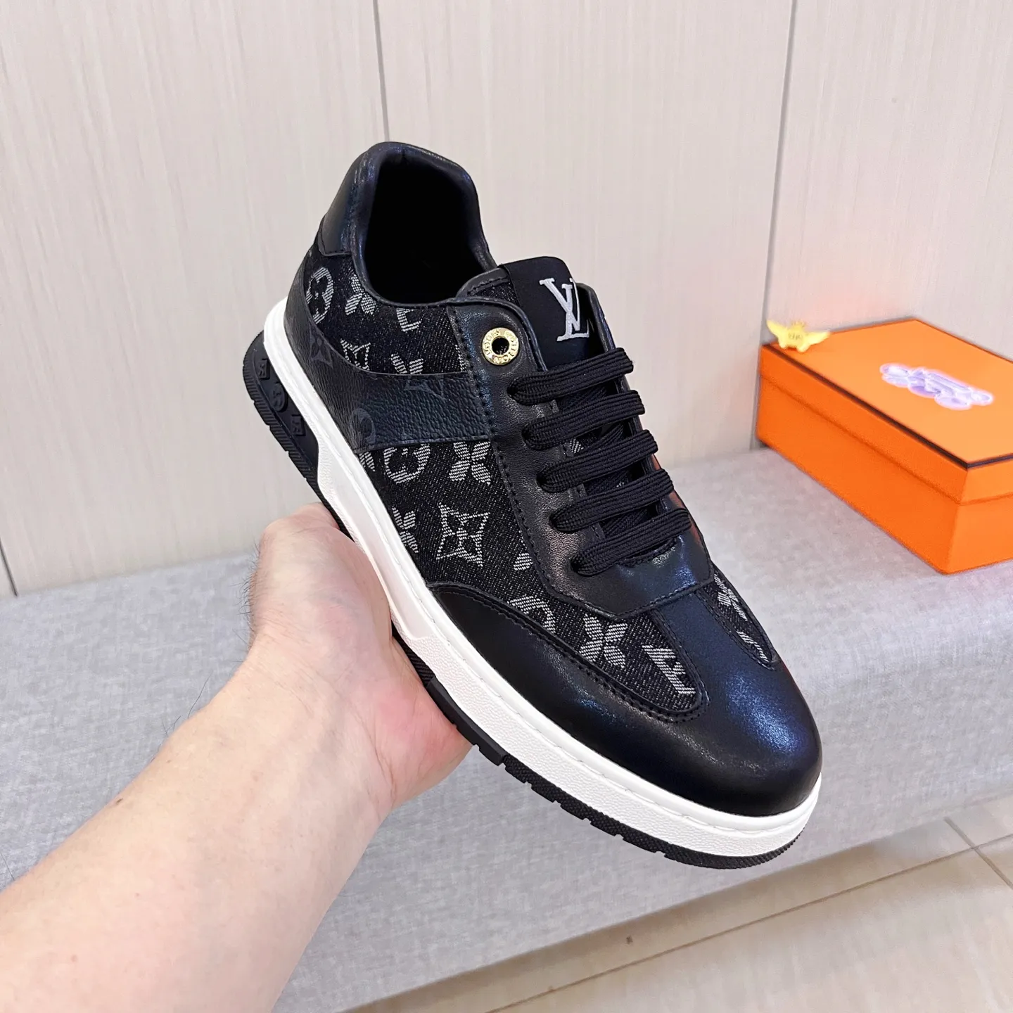 🚘🚘Factory batch 420💰【LV】🔥Louis Vuitton high-end men's shoes brand official website 1:1 latest masterpiece: the upper is made of Italian imported first-layer cowhide with a comfortable and breathable lining➕original non-slip and wear-resistant outsole🔥, making walking more convenient and comfortable! An exclusive new model, a stunning work, a beautiful 1:1 replica [color] compared to the official quality! Create a fashionable personality to set off your uniqueness! A must-have for trendy men! Classic 🔥 Size: 38-44 Color: 🔥 2⃣️ colors available 🔥.